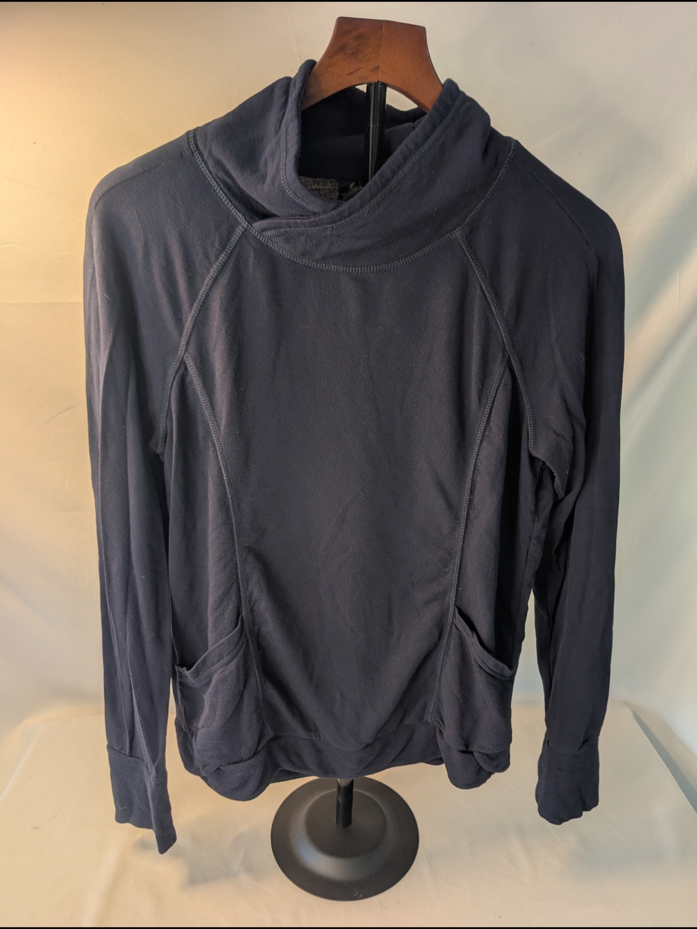 Yogalicious Women’s Navy Funnel Neck Pullover Size Medium